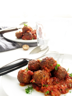 Meatballs, Eastern Mediterranean Style, with tomato sauce